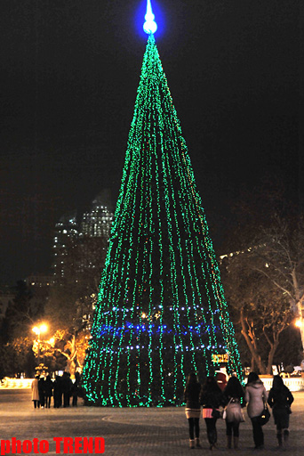 Новогодние улицы Баку - как встретить год Дракона, гороскоп (фотосессия)