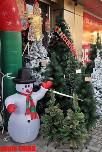 Новогодние улицы Баку - как встретить год Дракона, гороскоп (фотосессия)