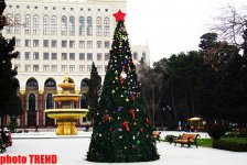 Новогодние улицы Баку - как встретить год Дракона, гороскоп (фотосессия)