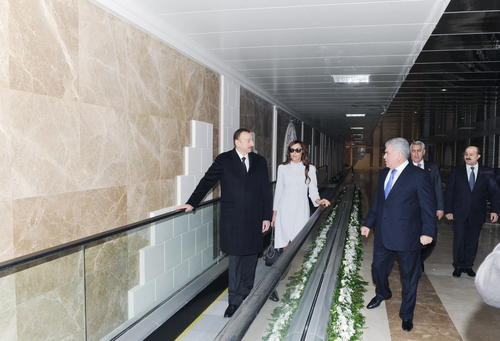 Президент Азербайджана и его супруга приняли участие в открытии новых пешеходных переходов (ФОТО)