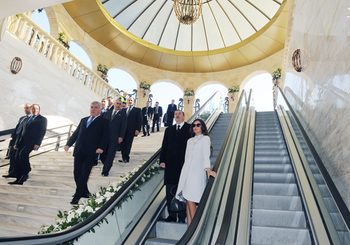 Президент Азербайджана и его супруга приняли участие в открытии новых пешеходных переходов (ФОТО)