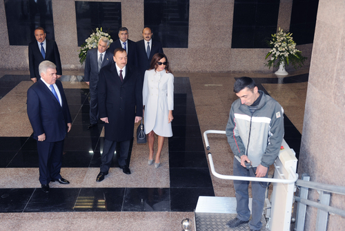 Президент Азербайджана и его супруга приняли участие в открытии новых пешеходных переходов (ФОТО)