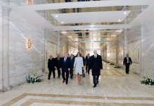 Президент Азербайджана и его супруга приняли участие в открытии новых пешеходных переходов (ФОТО)