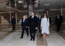 Президент Азербайджана и его супруга приняли участие в открытии новых пешеходных переходов (ФОТО)