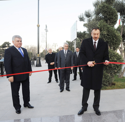 Президент Азербайджана и его супруга приняли участие в открытии новых пешеходных переходов (ФОТО)
