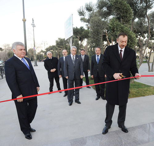 Президент Азербайджана и его супруга приняли участие в открытии новых пешеходных переходов (ФОТО)