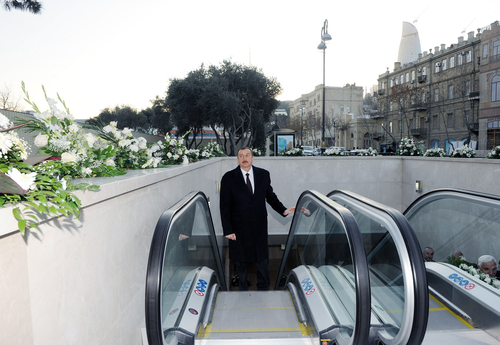 Президент Азербайджана и его супруга приняли участие в открытии новых пешеходных переходов (ФОТО)