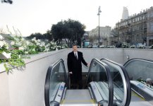 Президент Азербайджана и его супруга приняли участие в открытии новых пешеходных переходов (ФОТО)