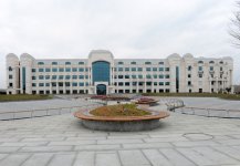 Ильхам Алиев ознакомился с новым парком перед административным зданием Департамента Министерства налогов (ФОТО)