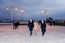 Президент Ильхам Алиев принял участие в открытии парка и музыкального огненного фонтана на столичном проспекте Гейдара Алиева (ФОТО)