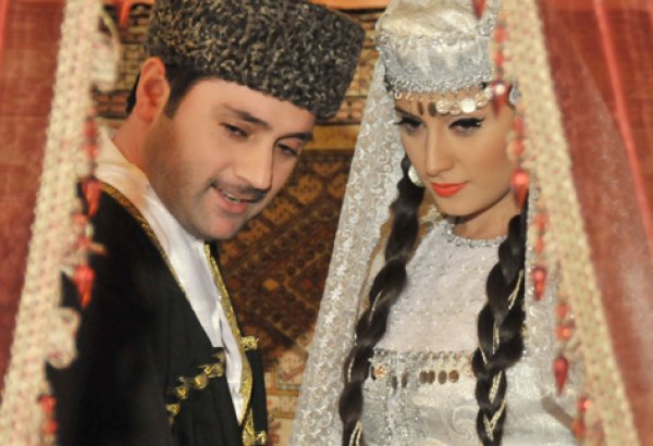 Иззет Багиров проклял любимую Аян Бабакишиеву (фотосессия)