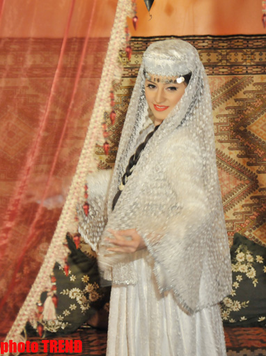 Новый клип Иззета Багирова и Аян Бабакишиевой (видео)