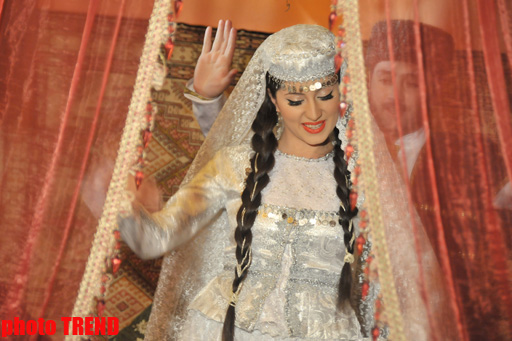 Новый клип Иззета Багирова и Аян Бабакишиевой (видео)