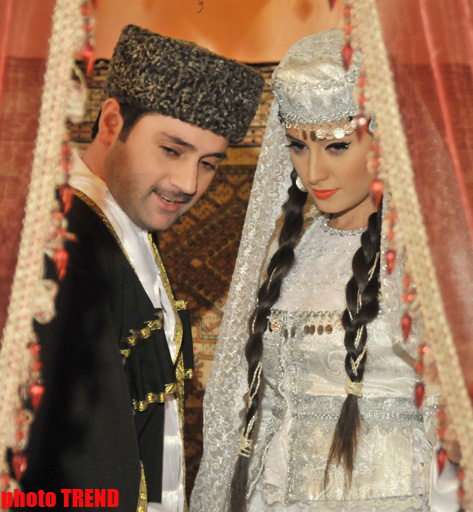 Новый клип Иззета Багирова и Аян Бабакишиевой (видео)