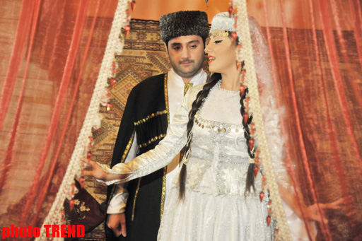 Новый клип Иззета Багирова и Аян Бабакишиевой (видео)