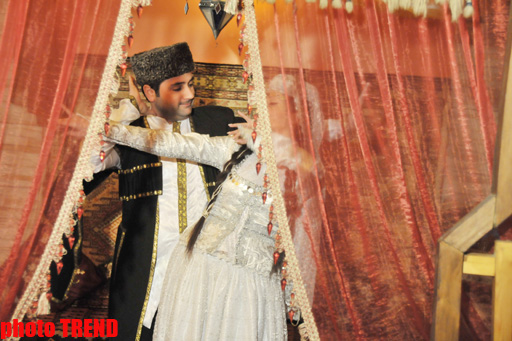 Новый клип Иззета Багирова и Аян Бабакишиевой (видео)