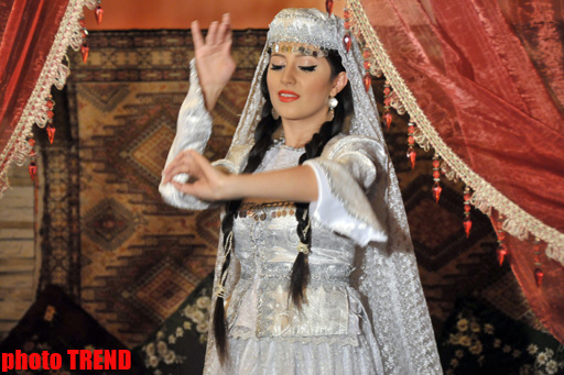 Новый клип Иззета Багирова и Аян Бабакишиевой (видео)