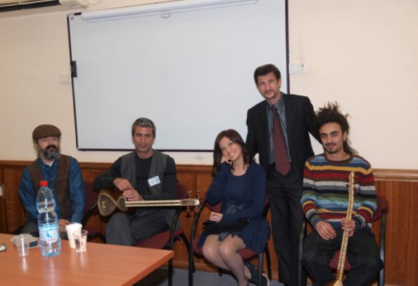 Азербайджанская певица исполнила дуэт с кумиром Мадонны (фотосессия)