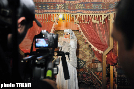 Аян Бабакишиева: "Азербайджанская национальная одежда делает женщину еще краше" (фотосессия)