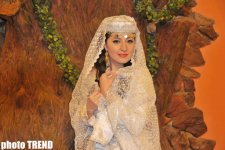 Аян Бабакишиева: "Азербайджанская национальная одежда делает женщину еще краше" (фотосессия)