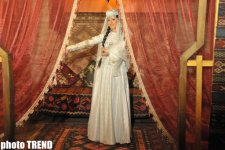 Аян Бабакишиева: "Азербайджанская национальная одежда делает женщину еще краше" (фотосессия)