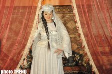 Аян Бабакишиева: "Азербайджанская национальная одежда делает женщину еще краше" (фотосессия)