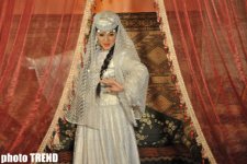 Аян Бабакишиева: "Азербайджанская национальная одежда делает женщину еще краше" (фотосессия)