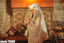 Аян Бабакишиева: "Азербайджанская национальная одежда делает женщину еще краше" (фотосессия)