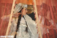 Аян Бабакишиева: "Азербайджанская национальная одежда делает женщину еще краше" (фотосессия)