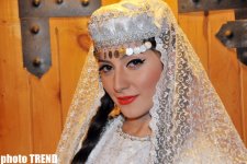 Аян Бабакишиева: "Азербайджанская национальная одежда делает женщину еще краше" (фотосессия)