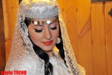 Аян Бабакишиева: "Азербайджанская национальная одежда делает женщину еще краше" (фотосессия)