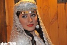 Аян Бабакишиева: "Азербайджанская национальная одежда делает женщину еще краше" (фотосессия)