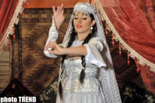 Аян Бабакишиева: "Азербайджанская национальная одежда делает женщину еще краше" (фотосессия)