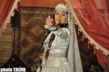 Аян Бабакишиева: "Азербайджанская национальная одежда делает женщину еще краше" (фотосессия)