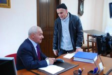 В Баку покажут "Дополнительное влияние" Эльхана Джафарова (фотосессия)