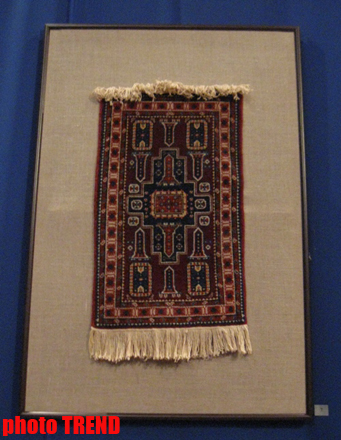 В Баку представлены миниатюрные ковры: "Старинные эскизы в новом облике" (фотосессия)