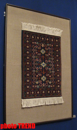 В Баку представлены миниатюрные ковры: "Старинные эскизы в новом облике" (фотосессия)