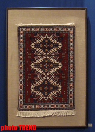 В Баку представлены миниатюрные ковры: "Старинные эскизы в новом облике" (фотосессия)