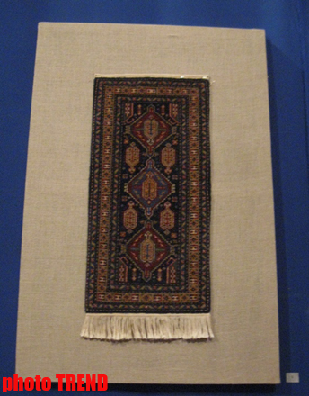 В Баку представлены миниатюрные ковры: "Старинные эскизы в новом облике" (фотосессия)