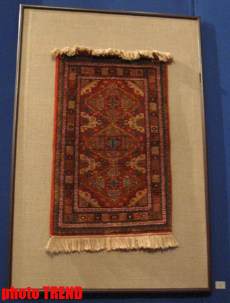 В Баку представлены миниатюрные ковры: "Старинные эскизы в новом облике" (фотосессия)