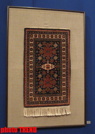 В Баку представлены миниатюрные ковры: "Старинные эскизы в новом облике" (фотосессия)