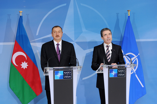 Президент Азербайджана встретился с генсеком НАТО (ФОТО)