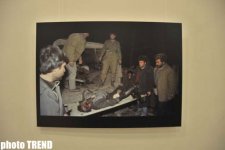 В Баку представлены уникальные работы французского фотографа, посвященные Ходжалинской трагедии (ФОТО)