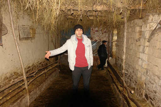 Телеведущий Забир Алиев о великолепии деревенской жизни: "Там все настоящее!" (фотосессия)