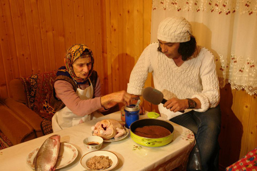 Телеведущий Забир Алиев о великолепии деревенской жизни: "Там все настоящее!" (фотосессия)