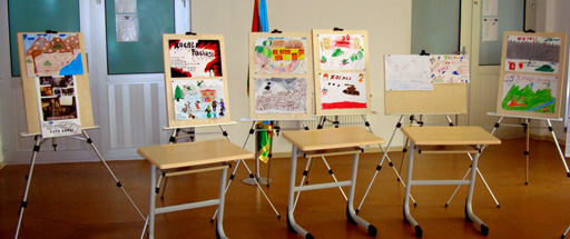 "Трагедия в Ходжалы" в работах юных художников (фотосессия)