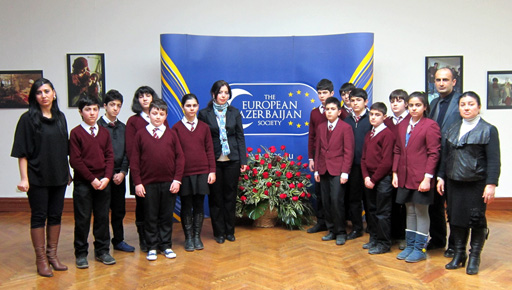 "Трагедия в Ходжалы" в работах юных художников (фотосессия)