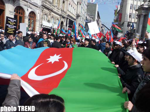 На центральной площади Стамбула начался митинг, посвященный 20-летию  Ходжалинского геноцида (ФОТО)