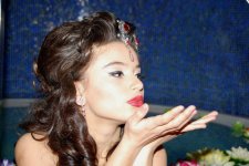 Телеведущая Айтадж Мамедова предстала в свадебном наряде (фотосессия)