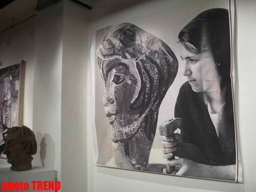 В Баку открылась выставка, посвященная памяти Эльмиры Гусейновой: "Моя мать рано ушла из жизни" (фотосессия)